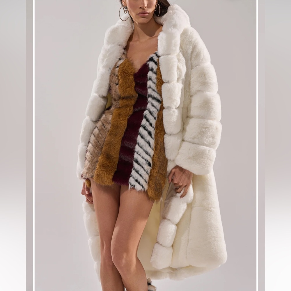AKIRA Berlin Hooded Faux Fur Luxurious Coat - Picture 5 of 8